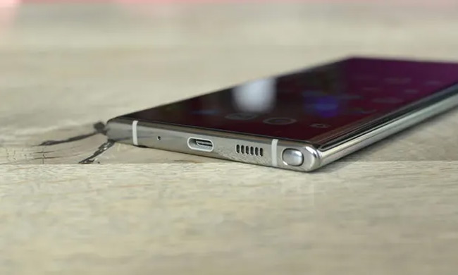 Cổng sạc USB-C hoặc Lightning là một trong số những bộ phận dễ bị hỏng, vì vậy hãy kiểm tra tình trạng của nó trước khi mua.