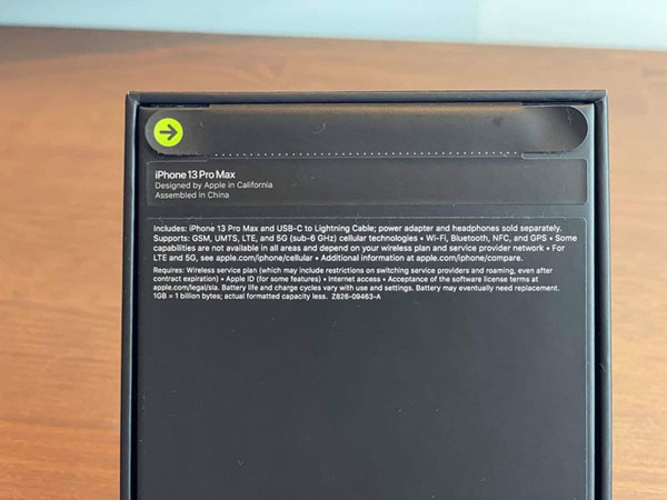 Phần seal giấy của iPhone 13 series. Ảnh: Schannel.