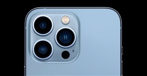 Bác sỹ nhãn khoa dùng chế độ chụp ảnh Macro của iPhone 13 Pro để khám bệnh