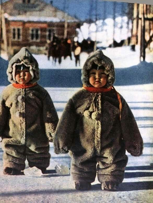 Các bà mẹ Eskimo sẽ dùng miệng để hút nước mũi cả những đứa con ra ngoài khi chúng bị cảm lạnh. Ở Việt Nam cũng có một số bà mẹ làm như vậy.
