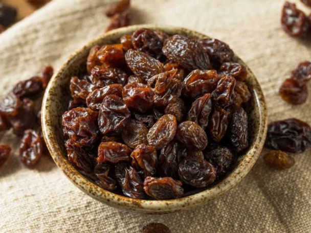 Mỗi 8oz (khoảng 226gr) nho khô được phép có giới hạn 10 xác côn trùng và 35 quả trứng ruồi giấm, theo quy định của FDA (cục quản lý thực phẩm và nhược phẩm Hoa Kỳ).