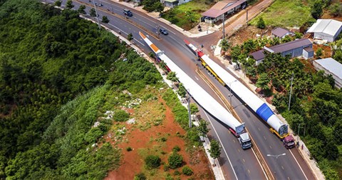 Vì sao để vận chuyển cánh quạt gió phải cần tới đội xe chuyên dụng?