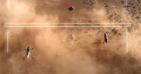 Cận cảnh màn rượt đuổi nhau của xe bay trong cuộc đua trên không đầu tiên