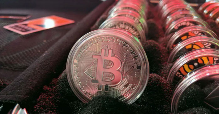 Trộm tiền điện tử