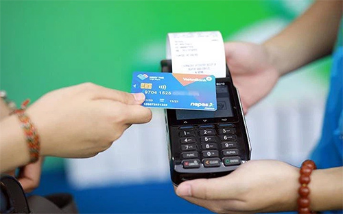 Sự khác biệt thẻ chip và thẻ từ ATM