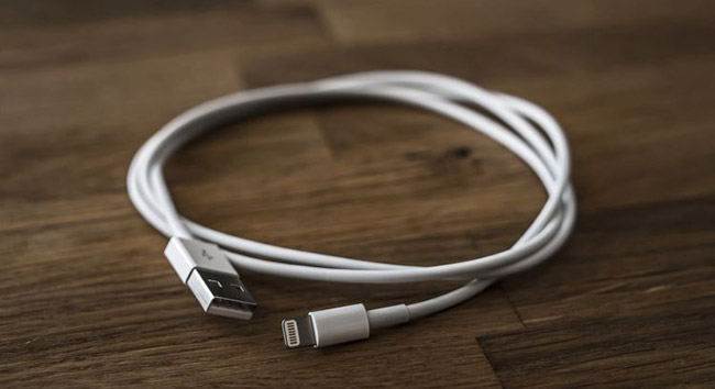Lightning cable test