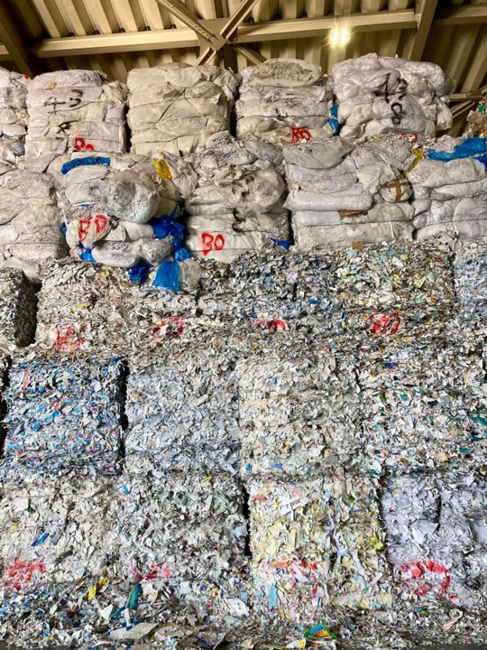 Bên trong nhà máy tái chế rác thải giấy thành giấy vệ sinh chất lượng cao hoàn toàn tự động của Nhật Bản
