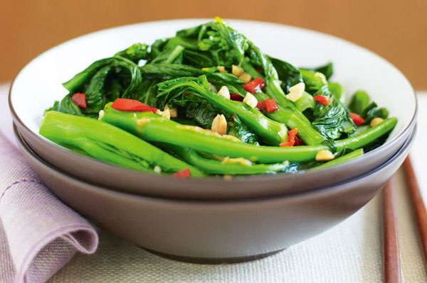 Xào rau xanh mướt