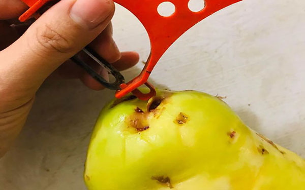 Lấy mắt trên củ khoai tây, khoai lang