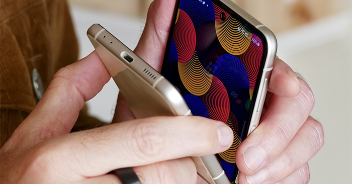 How to adjust the external screen on Galaxy Z Flip3