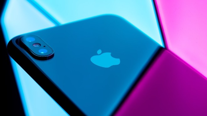 Malware trên iOS có thể giả vờ tắt nguồn iPhone để âm thầm theo dõi bằng camera, micro