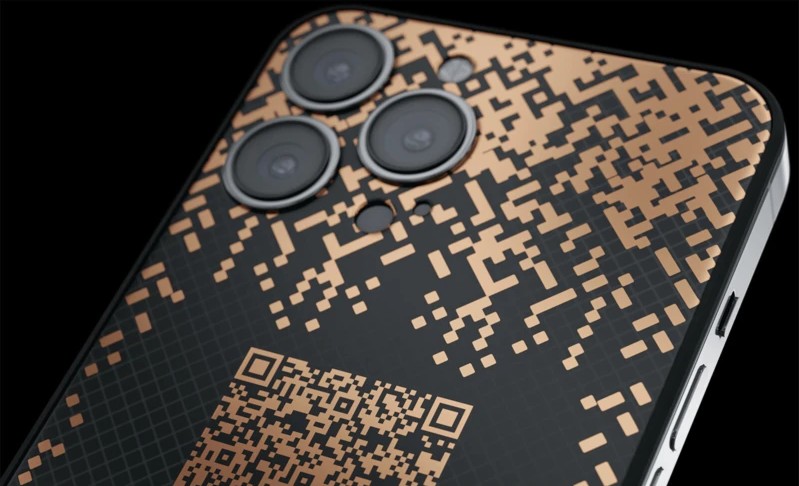 Bộ sưu tập iPhone 13 Pro với QR code mạ vàng, có thể khắc hộ chiếu vắc xin COVID-19