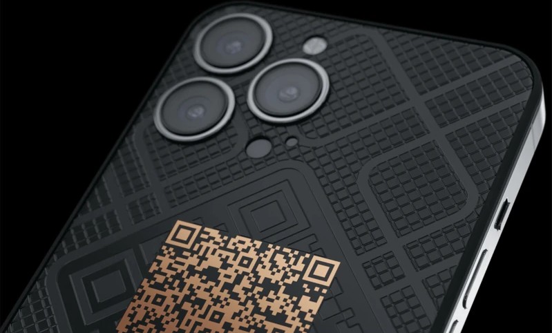 Bộ sưu tập iPhone 13 Pro với QR code mạ vàng, có thể khắc hộ chiếu vắc xin COVID-19