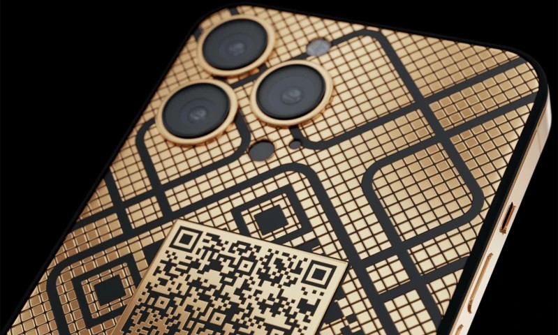 Bộ sưu tập iPhone 13 Pro với QR code mạ vàng, có thể khắc hộ chiếu vắc xin COVID-19