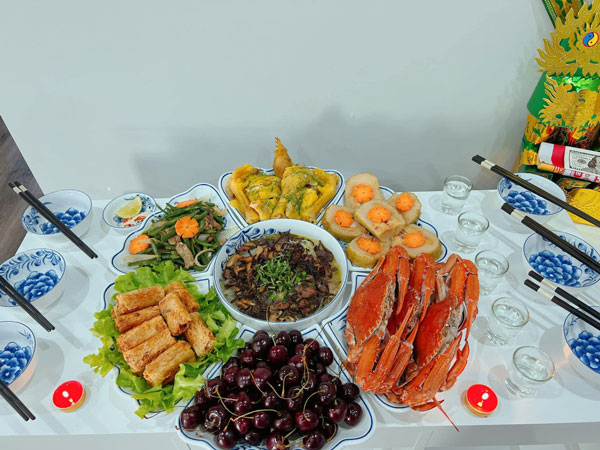 Mâm cơm cúng ngày 23 tháng Chạp do Linh Chi chia sẻ.