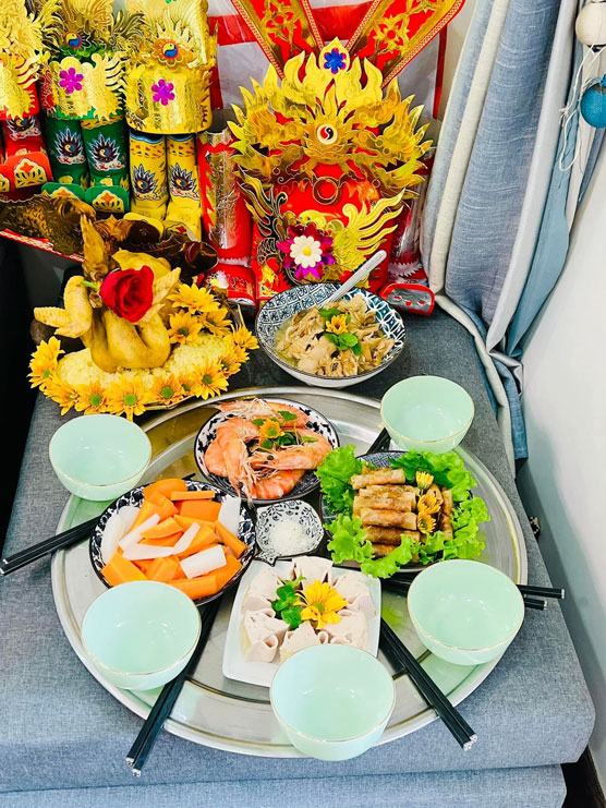 Mâm cúng ông Công ông Táo với các món quen thuộc nhưng được trang trí đẹp mắt