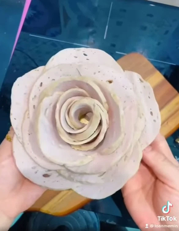 Cắt giò hình hoa hồng