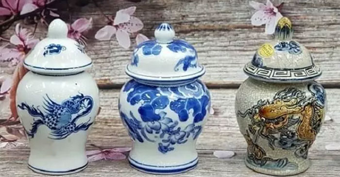 Hũ gạo muối nước trên ban thờ