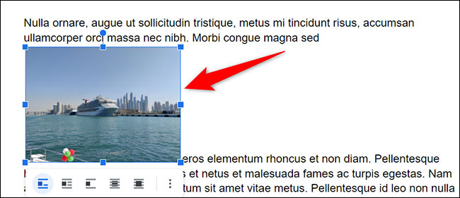 Nhấn và giữ của chuột trái, sao đó kéo hình ảnh và thả hình ảnh tùy ý