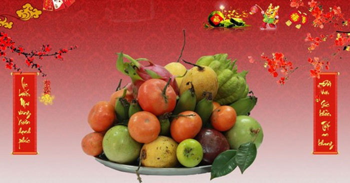 Nhiều gia đình bày quá nhiều loại quả lên mâm ngũ quả.