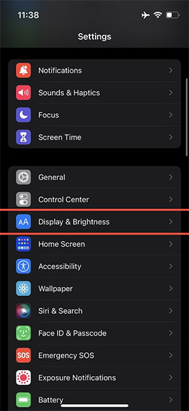 Nhấn vào mục “Display & Brightness”