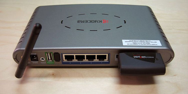 Mặt sau của router có cổng USB