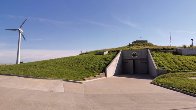 Nhìn từ bên ngoài, khu căn hộ sinh tồn này không có gì đặc biệt