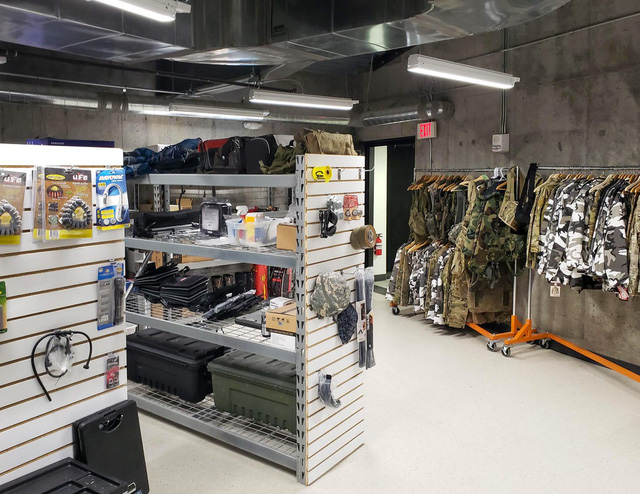 Các phòng tiếp tế khẩn cấp tại Survival Condo