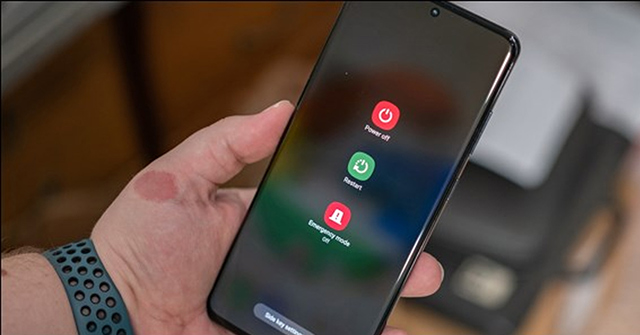 Khởi động lại điện thoại để khắc phục lỗi Wifi