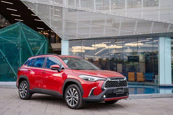 Toyota Corolla Cross bản Hybrid là mẫu xe tiết kiệm nhiên liệu nhất với mức tiêu thụ nhiên liệu chỉ ở mức 4,2 lít/100km.