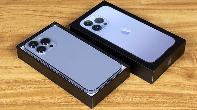 Apple tiết kiệm được 6,5 tỷ USD nhờ loại bỏ sạc và tai nghe trong hộp iPhone mới