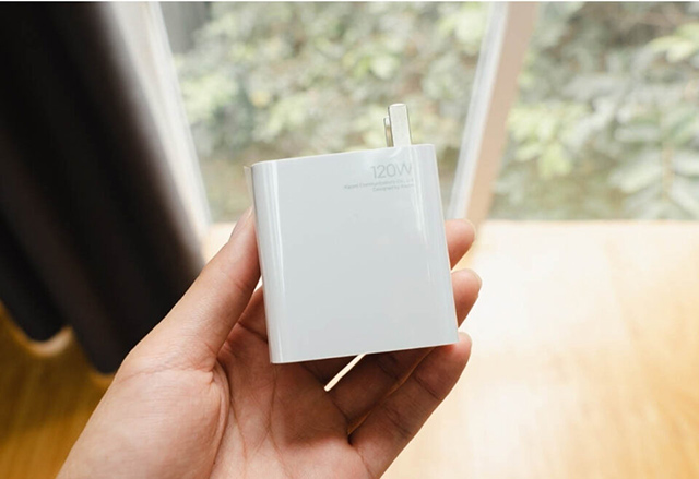 Xiaomi 12 Pro được trang bị công nghệ sạc nhanh 120W