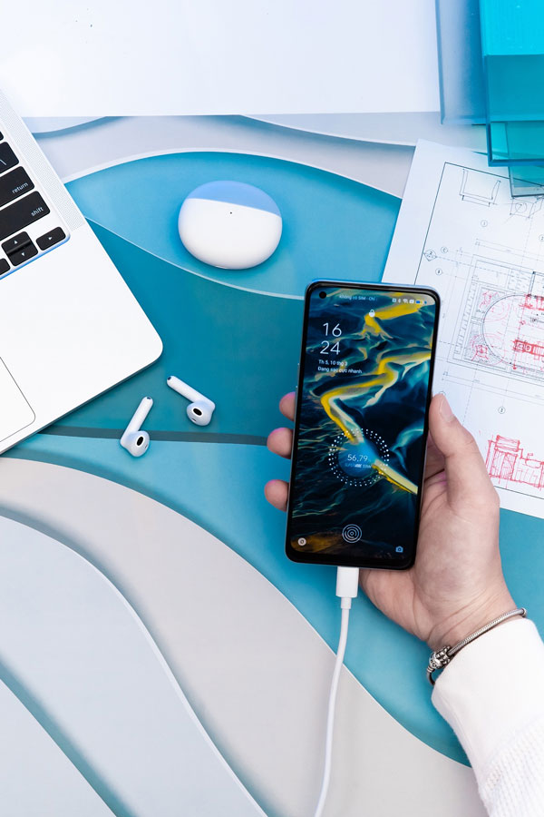 Sạc nhanh SUPERVOOC trên OPPO Reno7 Z 5G