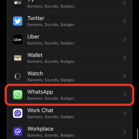  Chọn WhatsApp hoặc Messages