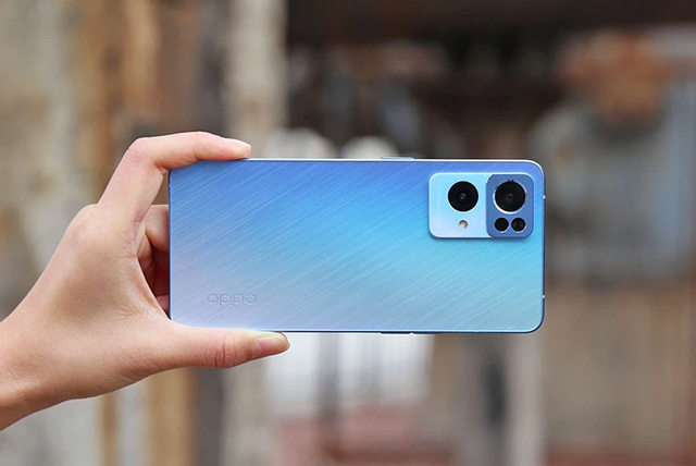 OPPO Reno7 có cụm camera ấn tượng