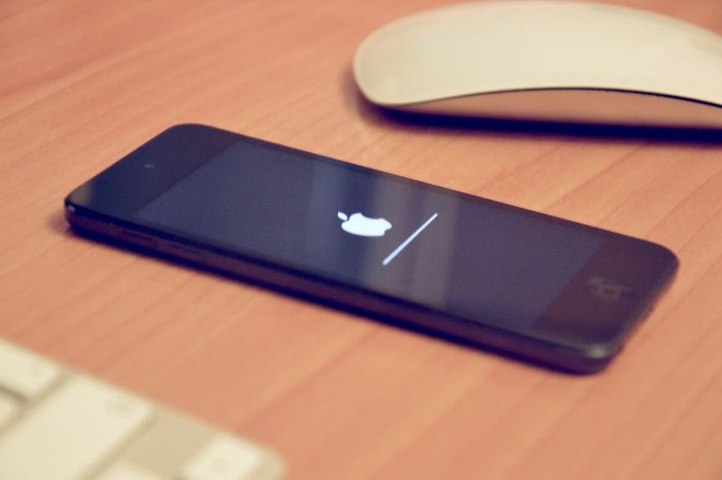 Apple giải thích tại sao cài đặt tự động cập nhật iOS luôn update chậm vài tuần