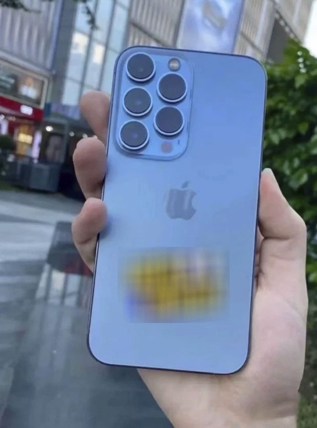 Một phiên bản iPhone được trang bị tới 5 ống kính trông chẳng khác gì Galaxy S21 Ultra.