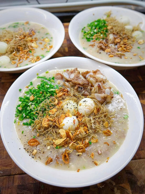 Cháo yến mạch sườn sụn trứng cút.