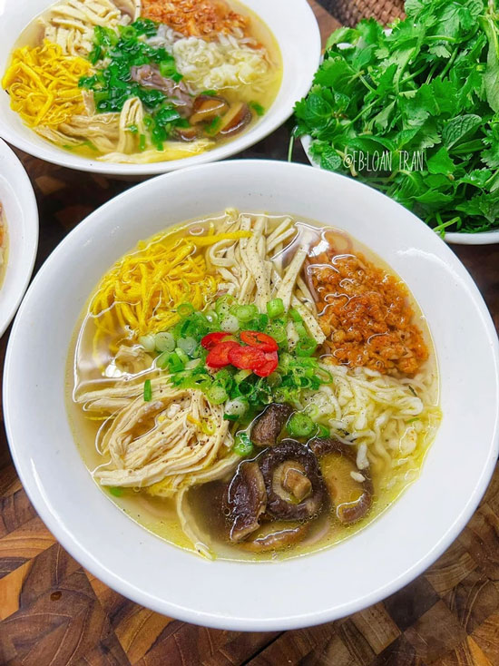Bún thang, món ăn sáng tuyệt vời trong những ngày mát trời. 