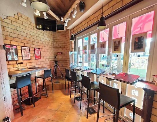 quan ca phe chi tiep khach viet