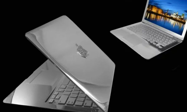 Stuart Hughes MacBook Air Supreme Ice Edition (200.000 USD)