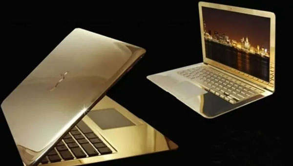 MacBook Air Supreme Fire Edition (288.500 USD)