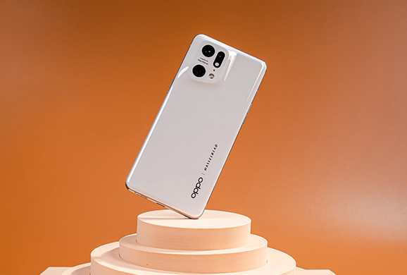 Find X5 Pro được chế tác bởi những lưỡi dao kim cương được lập trình với độ hoàn thiện tuyệt đối