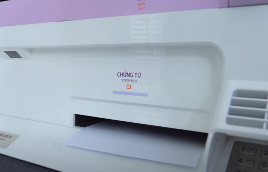 Ký giấy xác nhận LiveBank TPBank