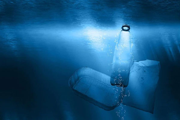 Phải mất 450 năm để các chai nhựa phân hủy