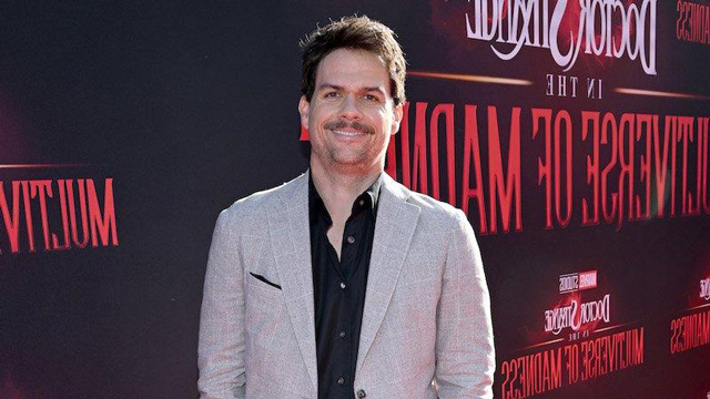 Michael Waldron là người viết kịch bản cho Doctor Strange 2.