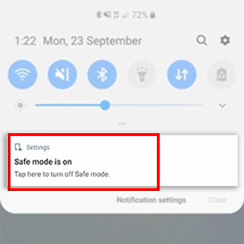Nhấn vào thanh trạng thái Safe Mode