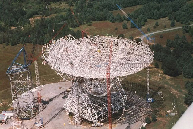 Kính thiên văn Robert C. Byrd Green Bank Telescope tại Green Bank.