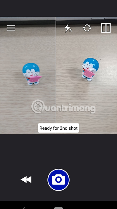 Chụp ảnh thứ hai ở khung hình bên phải