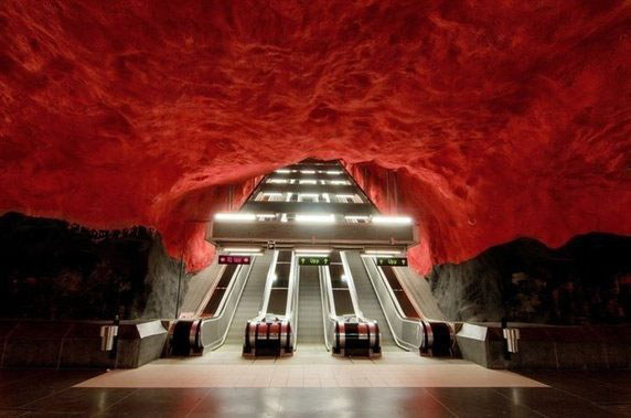 Không phải nấc thang đến địa ngục đâu, anh chụp trạm xe điện ngầm ở Stockholm đấy. Ngạc nhiên chưa!